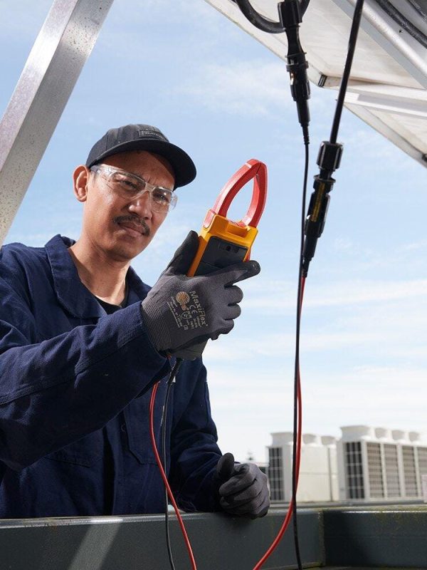 Fluke 393 Solar Tools Kit with Clamp Meter, Irradiance Meter and Solar Test Leads