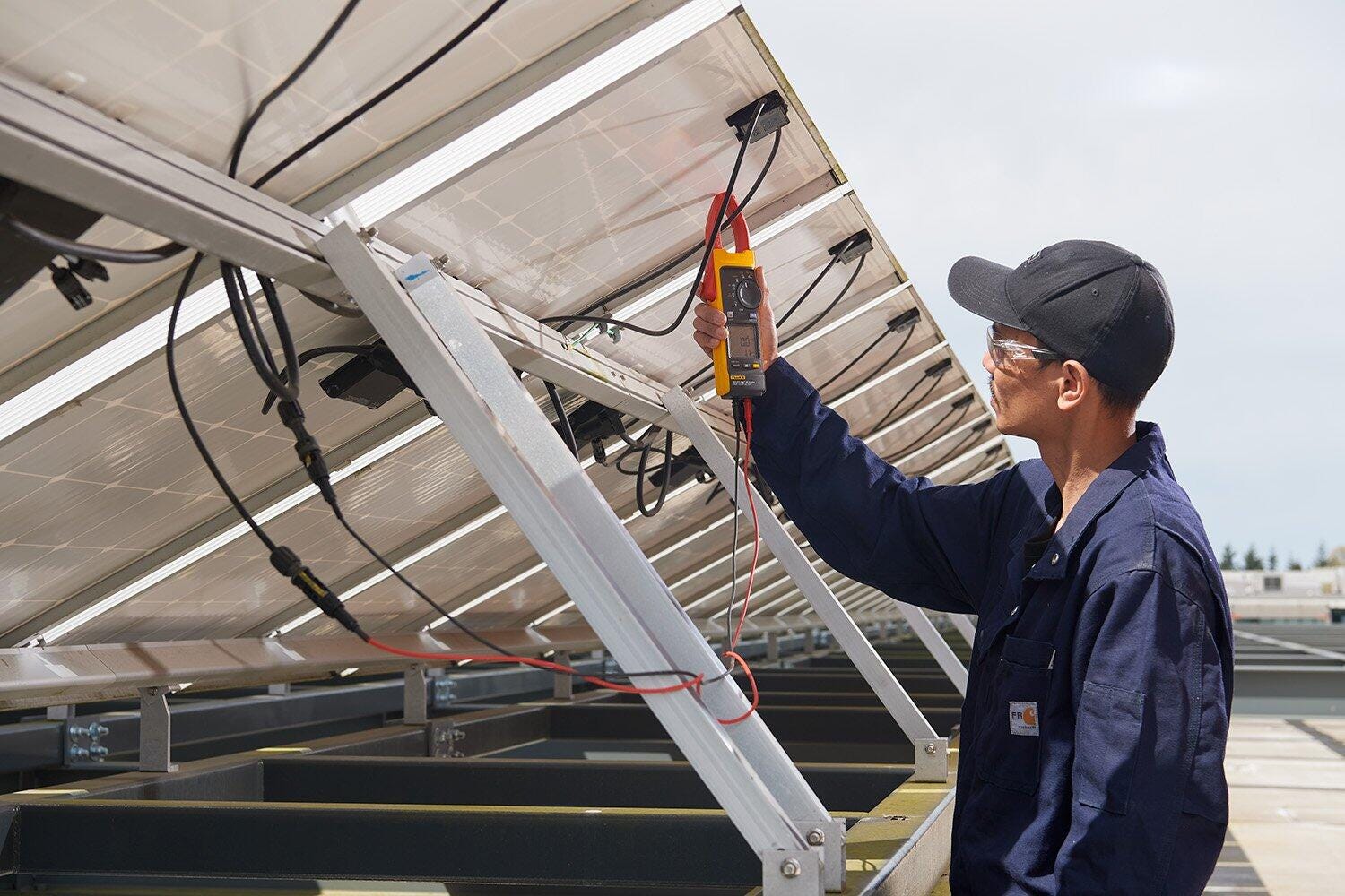 Fluke 393 FC Clamp Meter with Solar Test Leads