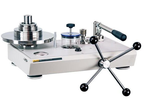 Fluke Calibration P3200 Hydraulic Deadweight Tester