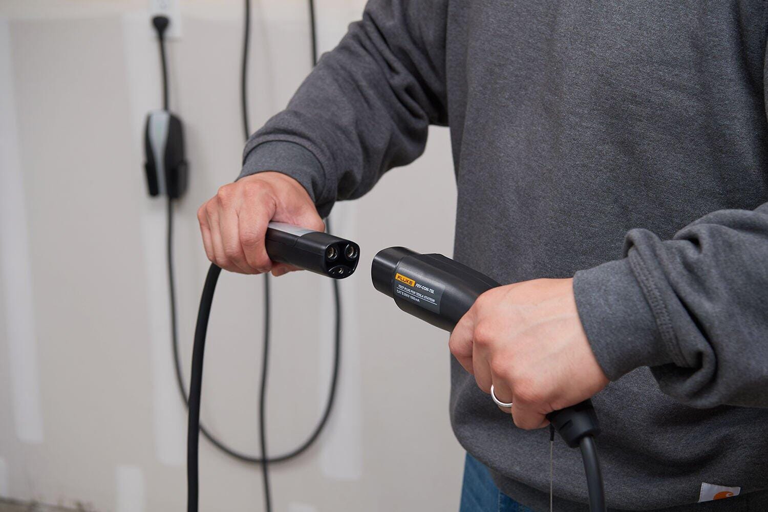 eMobility Tools Kit: FEV100 Test Adapter and Connector for Tesla Station